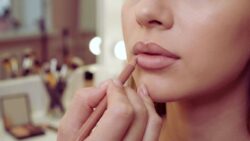 Lip Definition Trick: Liner Placement That Makes Lips Look Fuller Without Overlining